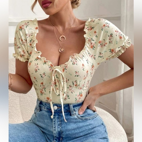 Tops - Ditsy Floral print Cropped Top